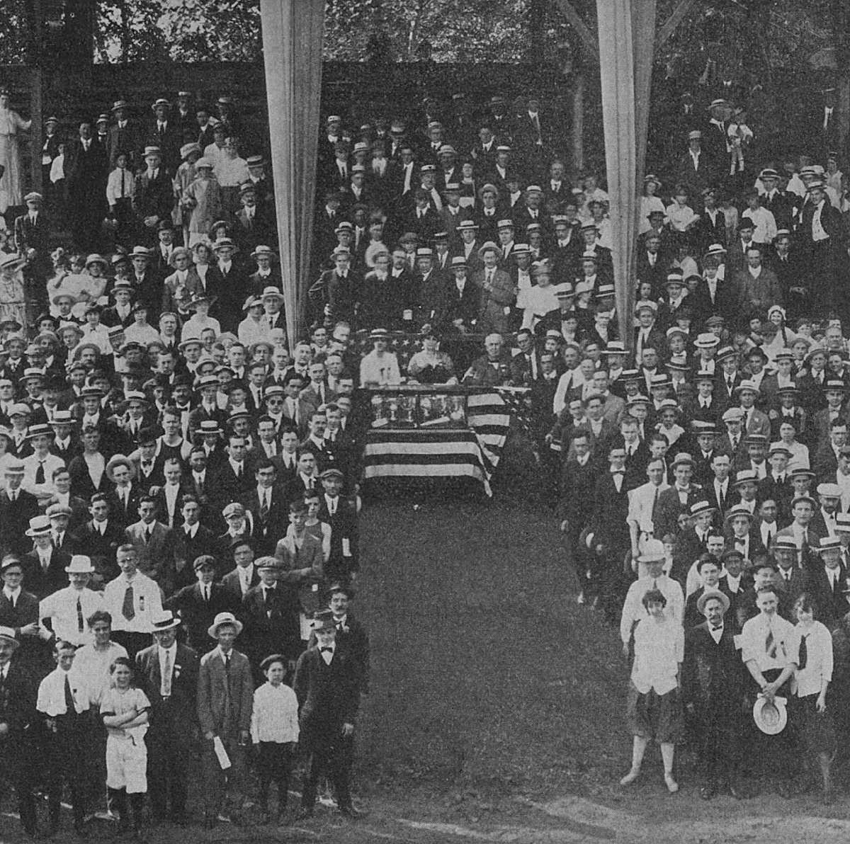 This is about 20% of a larger photo from July 4, 1915 showing Mr. & Mrs Thomas Edison and their employees from the Edison Laboratories on a field day at Olympic Park.

From “Library of Congress”
