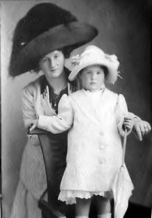 Eitner, Dora with daughter Constance
Photo from Dan Eitner
