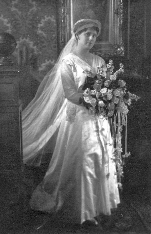 Brangs, Edna
On her wedding day in 1915
Photo from Cindy Ohara
