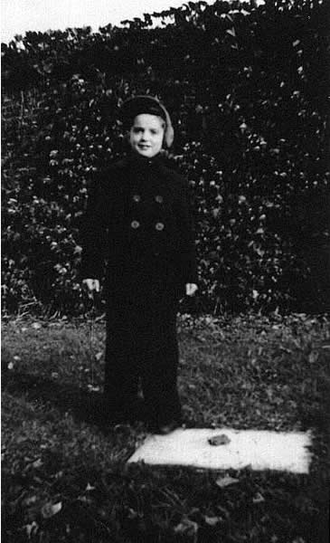 Harris, Richard
At Fairmount Cemetery 1948
Photo from Richard Harris
