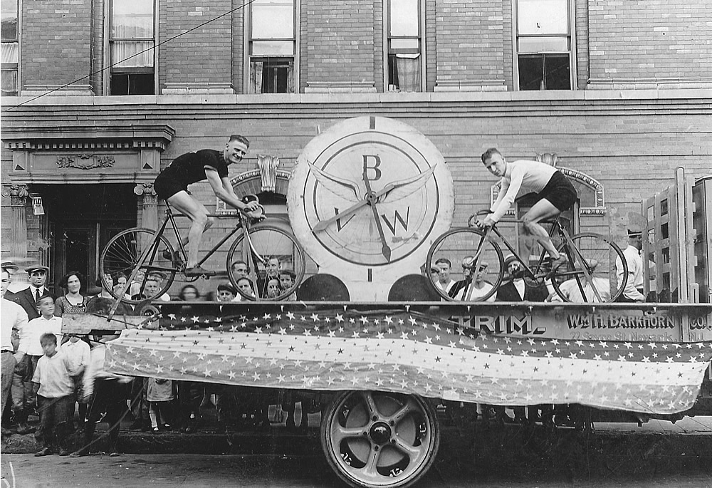 Seuffert, Larry
A member of the Bay View Wheelmen (on left)

Photo from Lynn Seuffert
